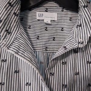 Gap button down striped women shirt